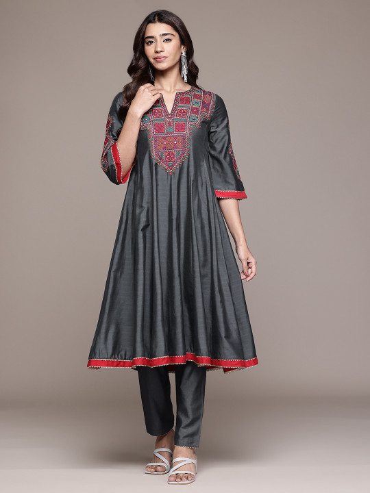 Ethnic Motifs Printed V-Neck A-Line Kurta with Trousers &