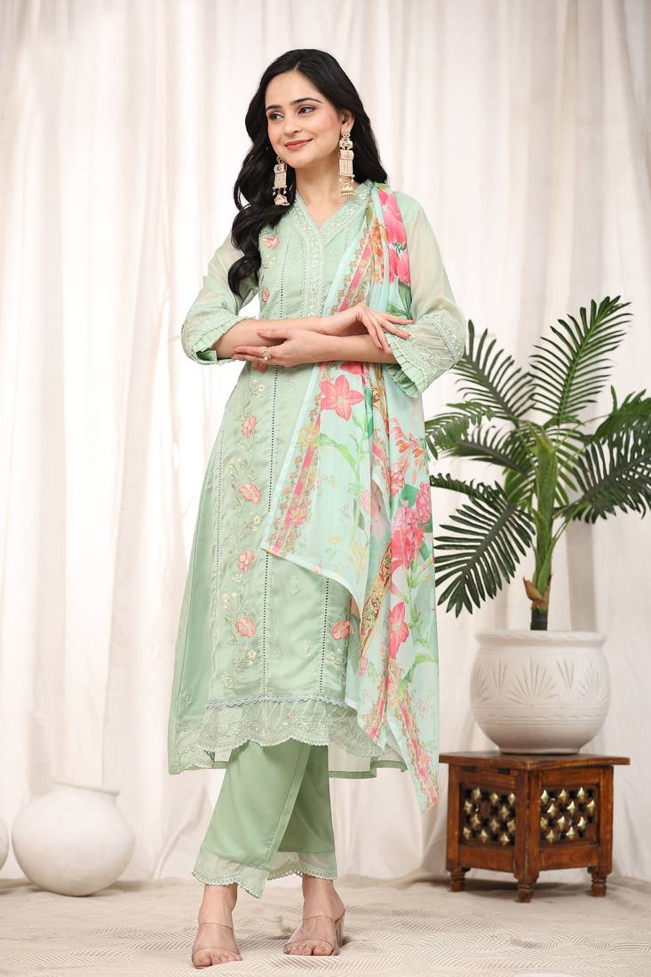 SAANVI FLORAL SUIT
